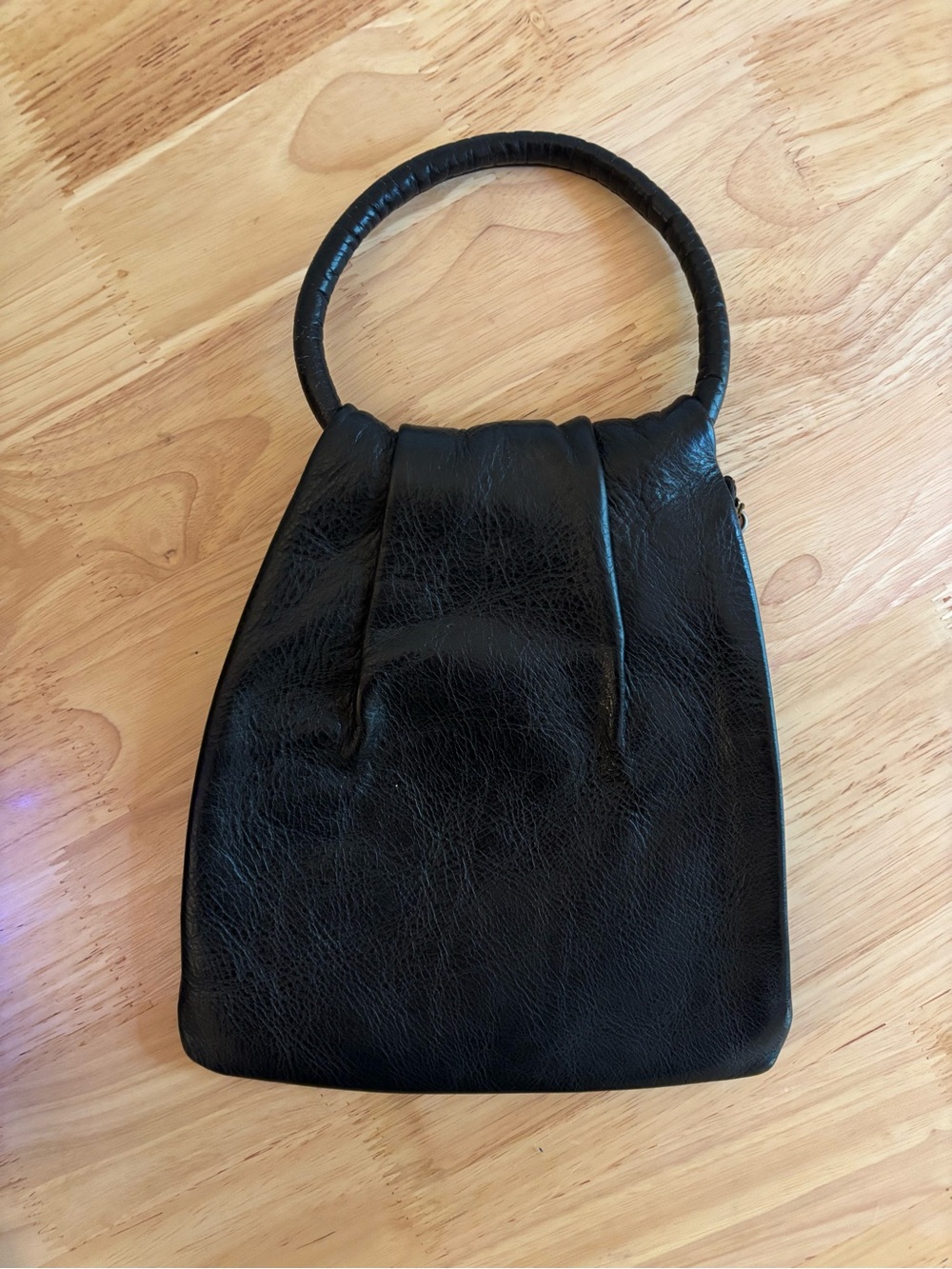 Vintage Leather Handbag with Side Zipper Opening